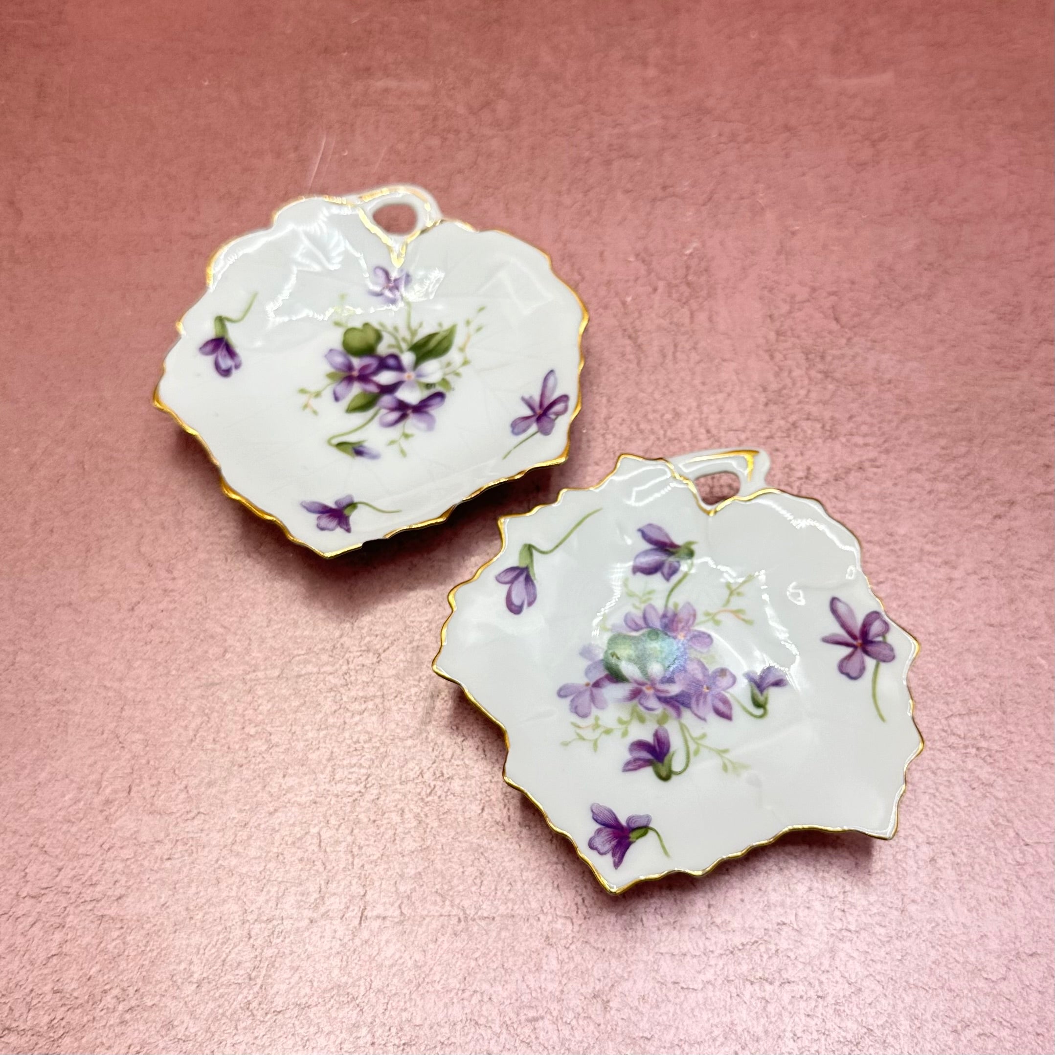 Rossetti Spring Violets Leaf Dishes