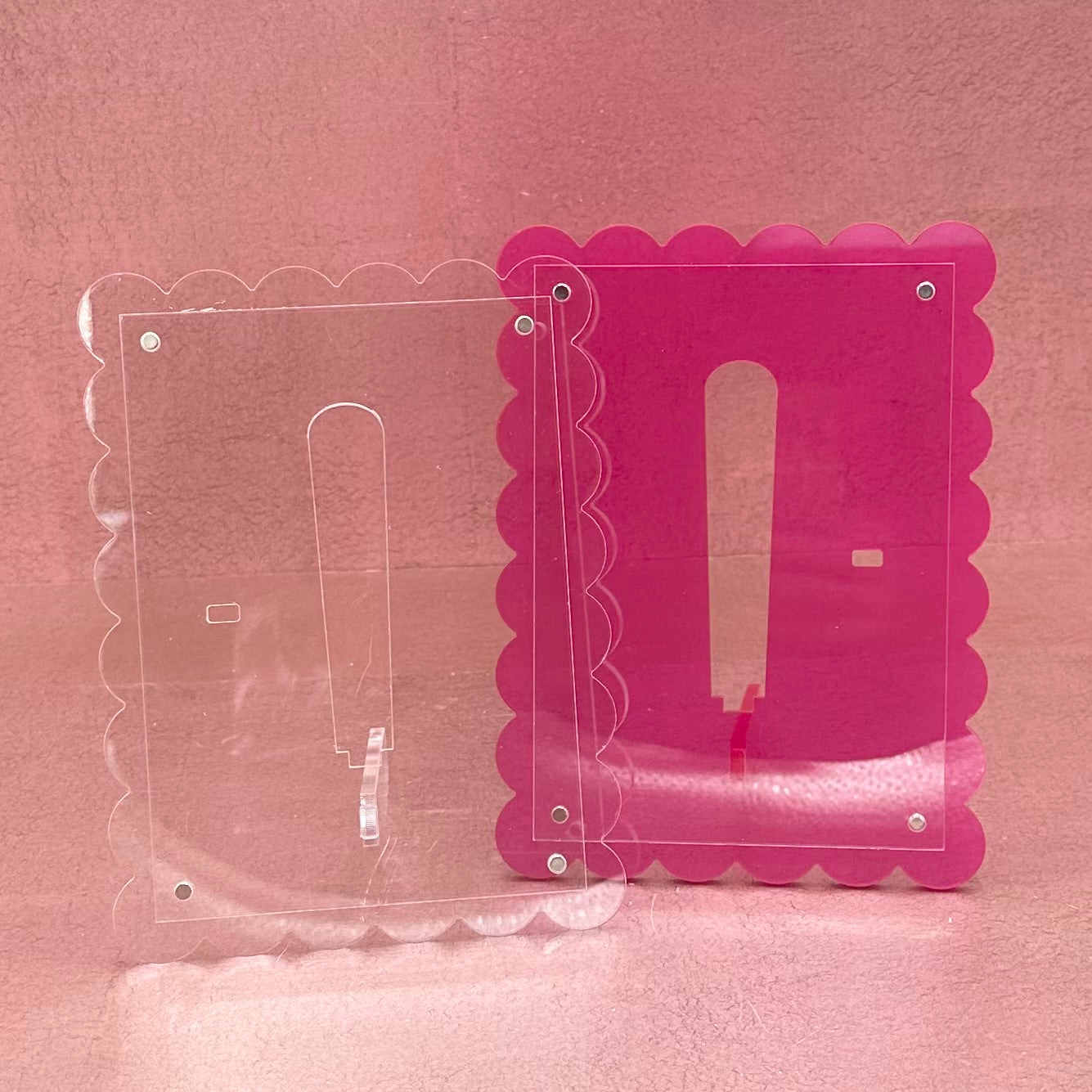 Acrylic Scalloped 5x7 Photo Frame