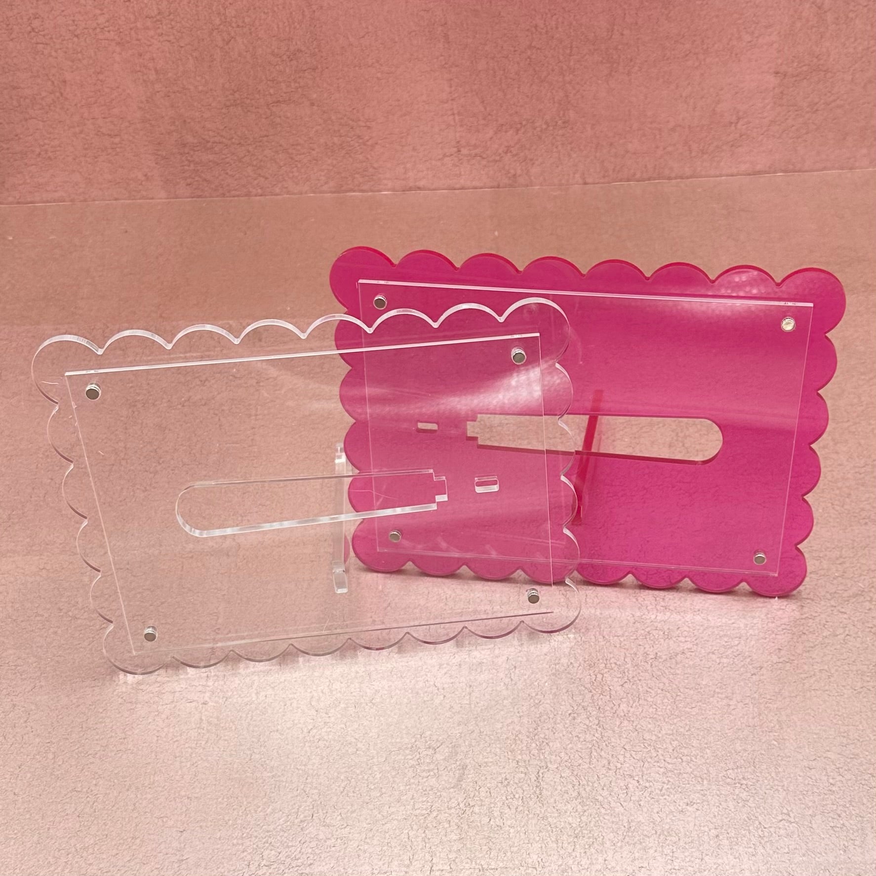 Acrylic Scalloped 5x7 Photo Frame