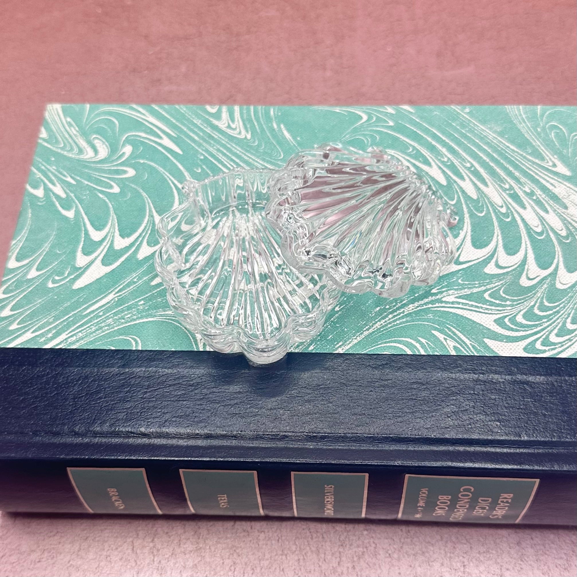 Small Clam Shell Glass Trinket Box