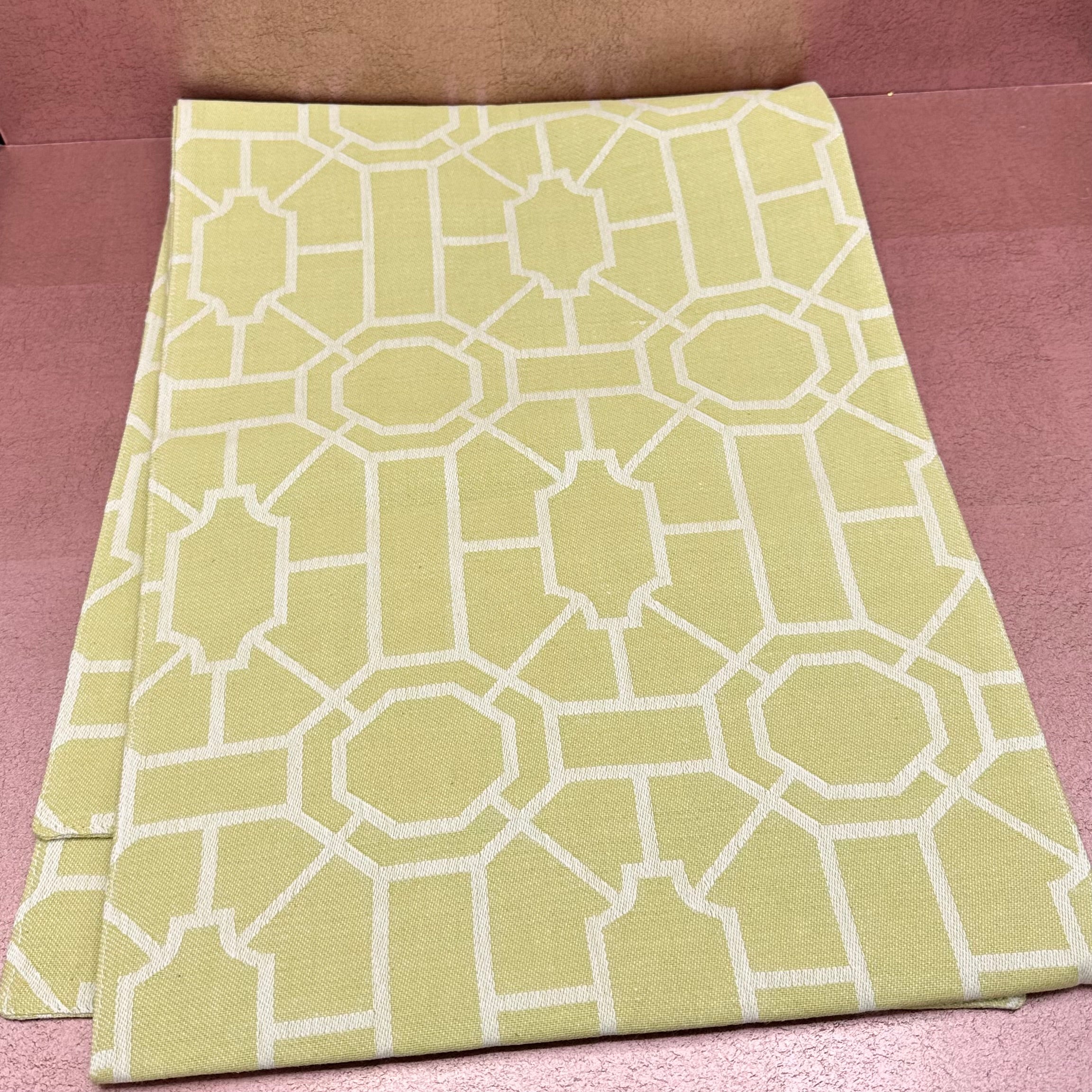 Colonial Williamsburg Trellis Table Runner