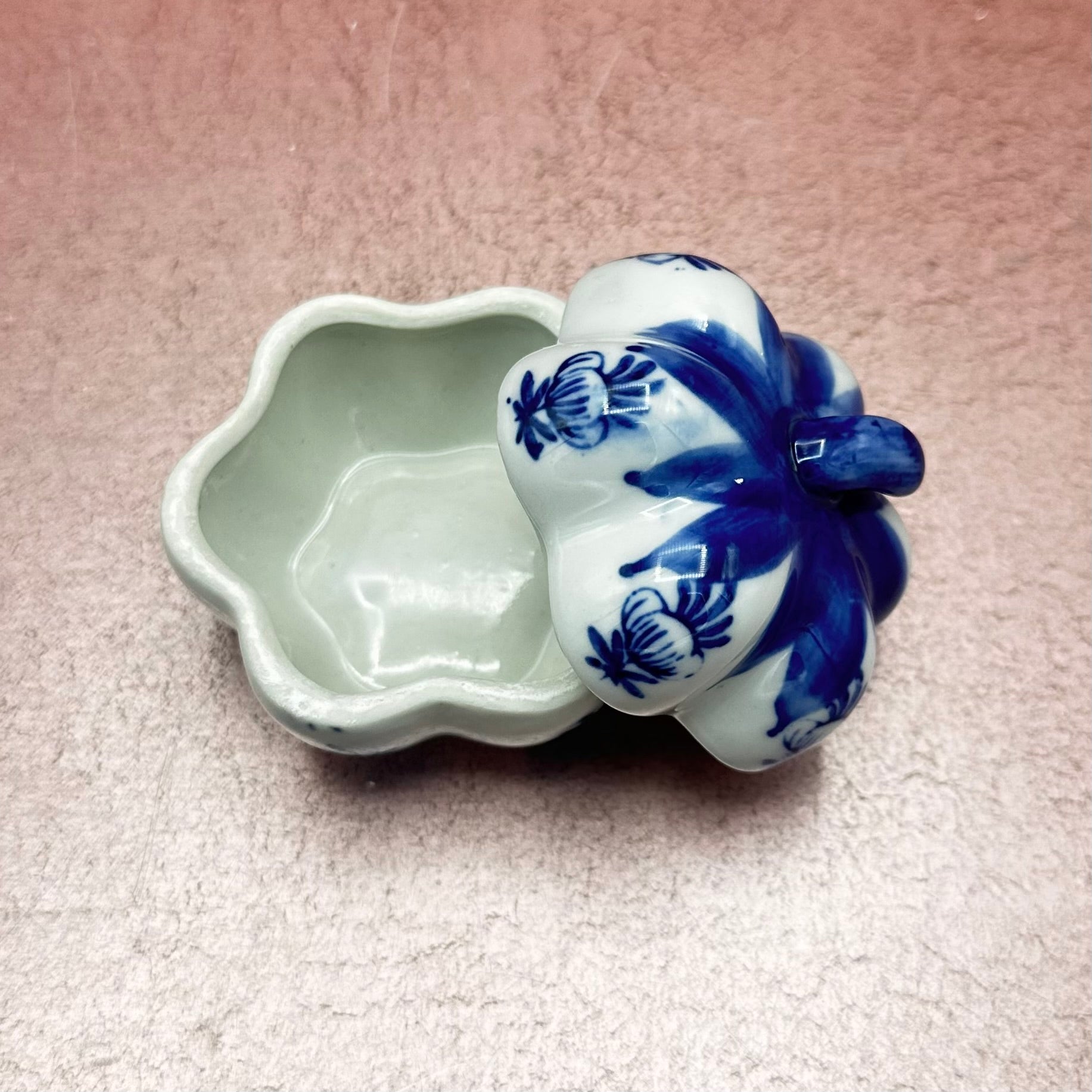 X-Small Vintage Blue & White Lidded Pumpkin