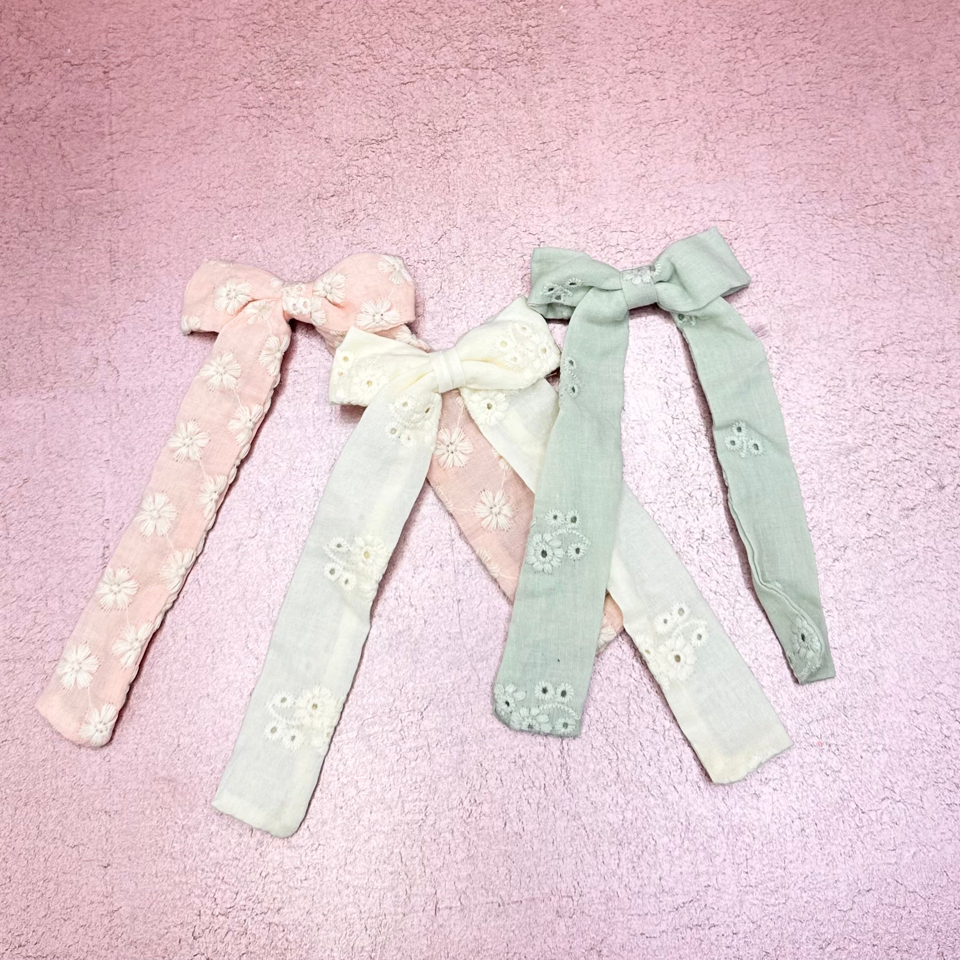 Eyelet Small Bow
