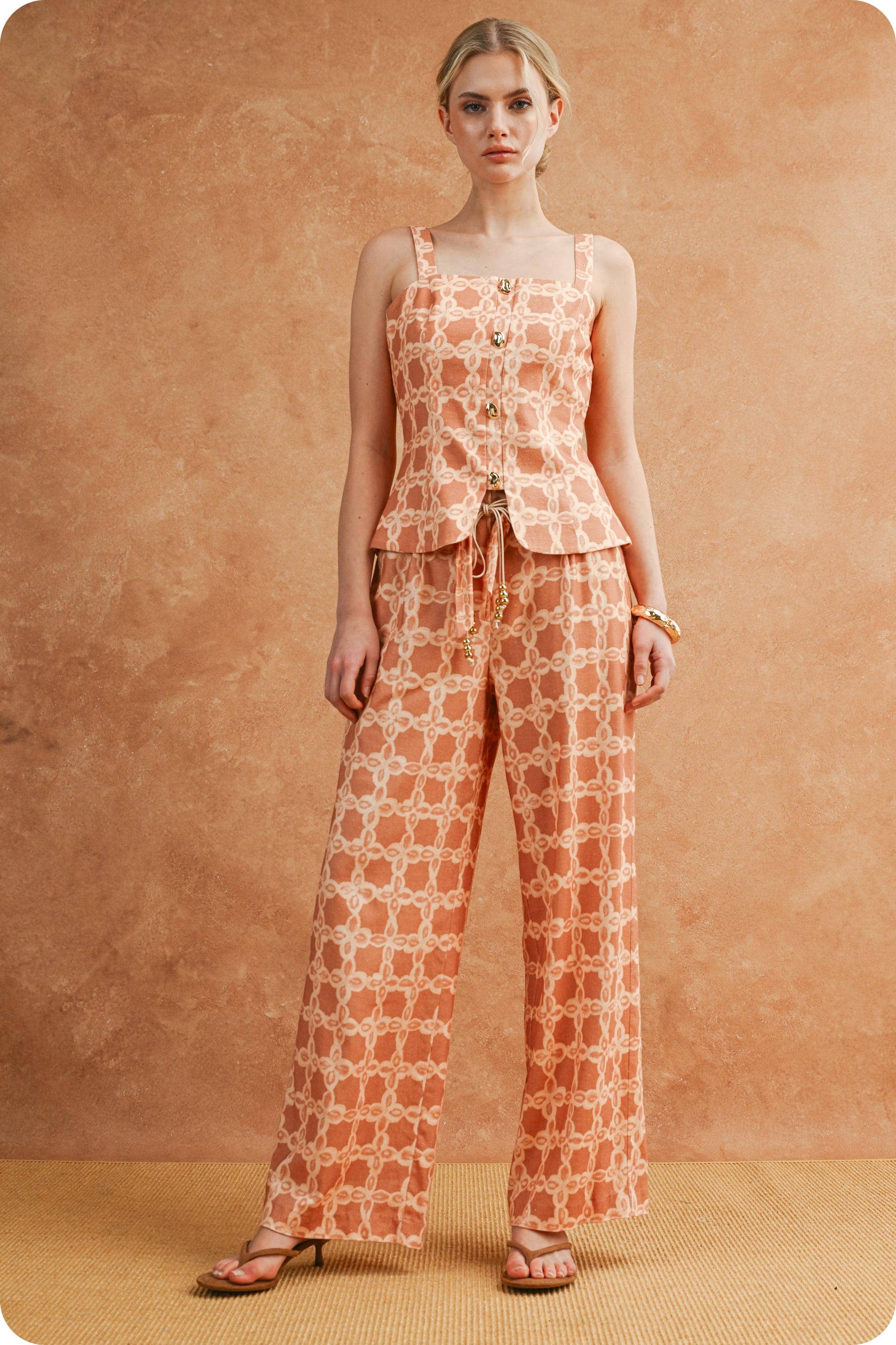 Chainlink Print Button Front Sleeveless Top