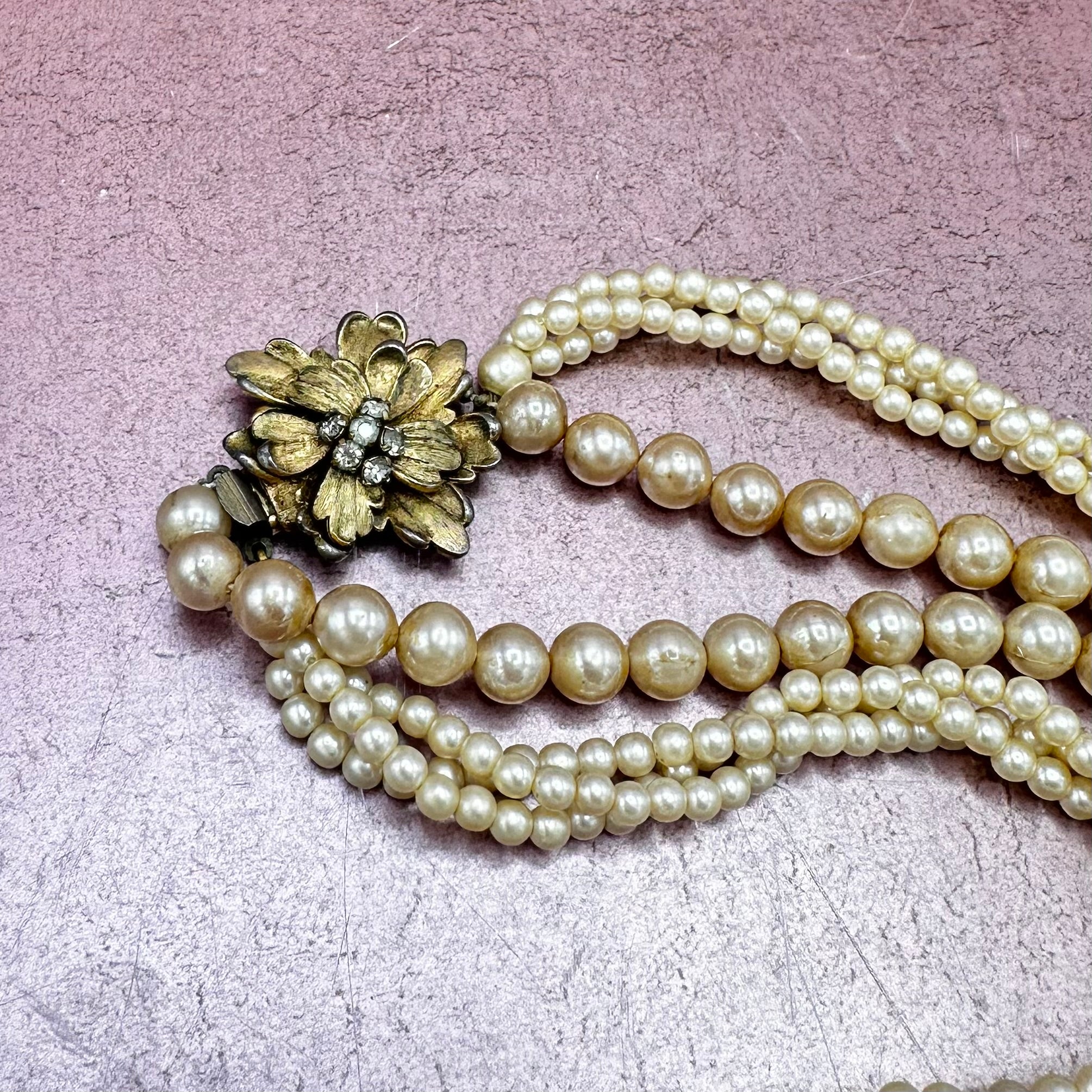 Vintage Faux Pearl Flower Clasp Necklace