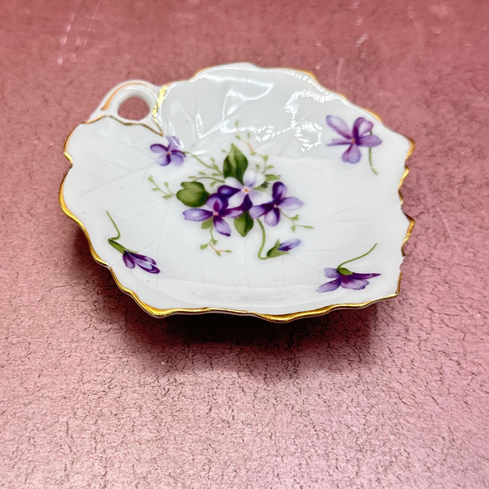 Rossetti Spring Violets Leaf Dishes