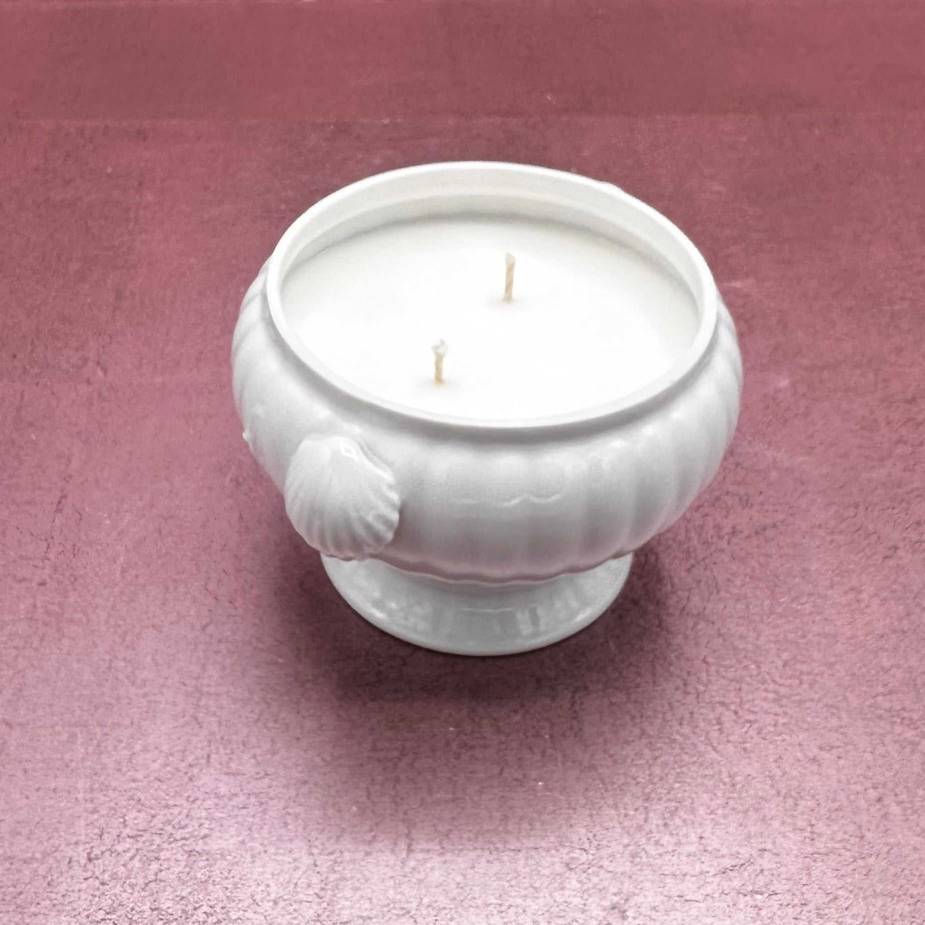 White Shell Handle Compote Candle