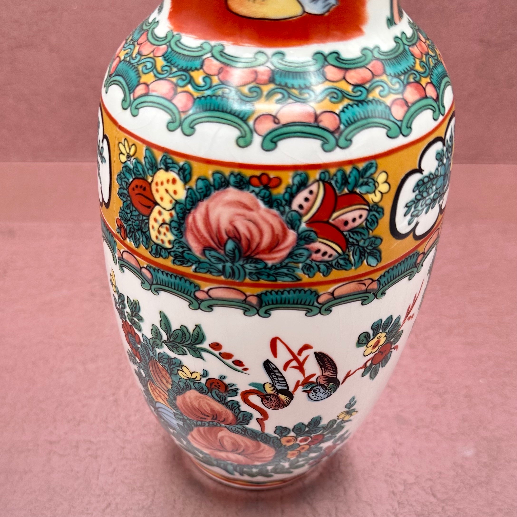 Small Familial Rose Vase