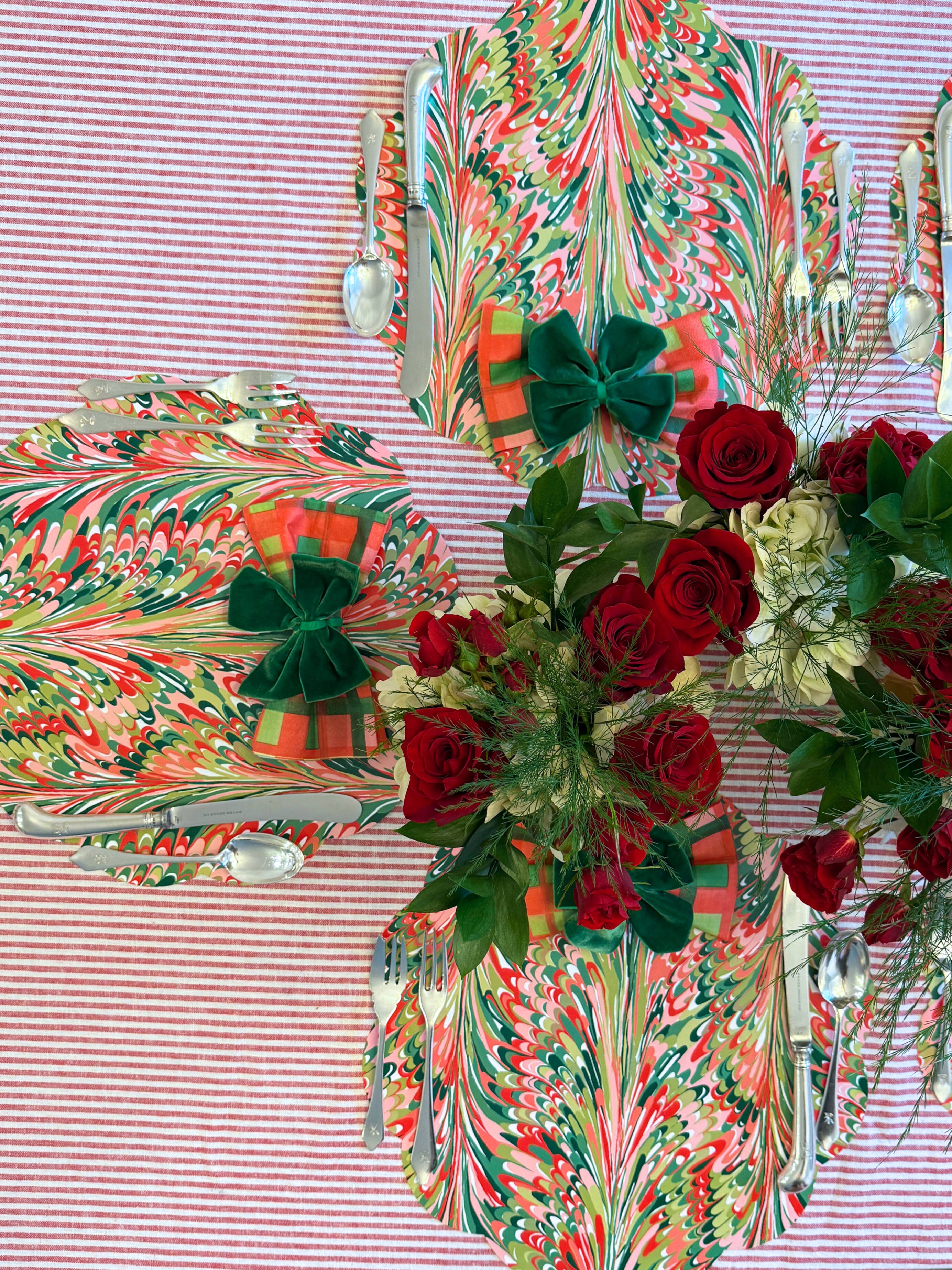 Christmas Marble Scalloped Paper Placemats